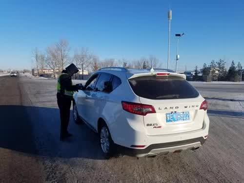 以案说法鄂温克旗交警百日会战期间查获一起使用他人机动车驾驶证的